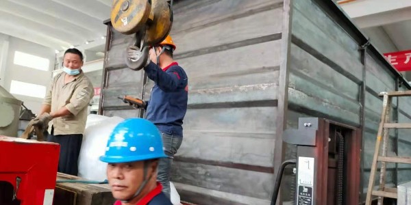 除尘器厂家耀先：脉冲<i style='color:red'>袋式除尘器</i>在高炉炼铁应用中有哪些维护措施？