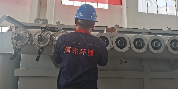 改良水泥厂整体环境，<i style='color:red'>治理粉尘污染</i>找除尘器厂家耀先“双管齐下”