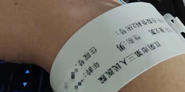 敬业！耀先销售部同事张文凯医院做手术期间坚持办公，令人感动