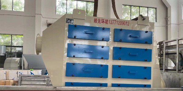 发货忙不停全力以赴为客户：废气处理厂家耀先环境<i style='color:red'>活性炭吸附箱</i>发货